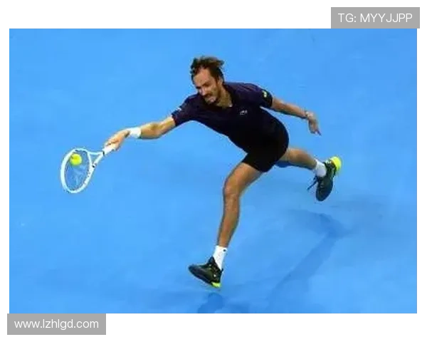 中网半决赛误判风波引爆舆论场梅德韦杰夫陷入争议中心事件持续发酵