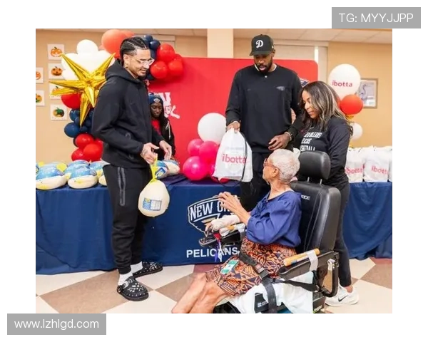 感恩节将至小乔丹皮维率鹈鹕回馈社区送火鸡开展暖心公益行动 感恩节将至小乔丹皮维率鹈鹕回馈社区送火鸡开展暖心公益行动