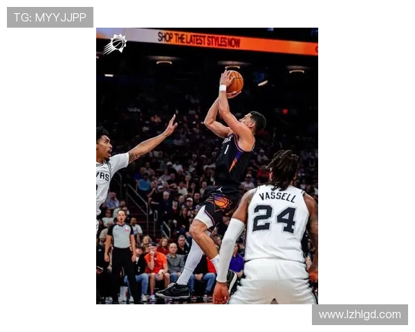 布克上半场表现平平难以支撑球队14投6中仅得17分三分球全失